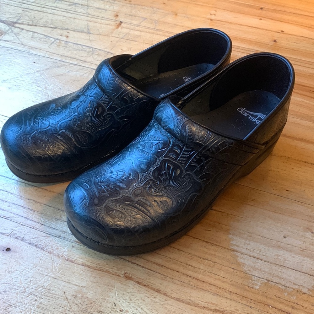 EUC Dansko Tooled Leather Clogs - size 41 (9.5-10)